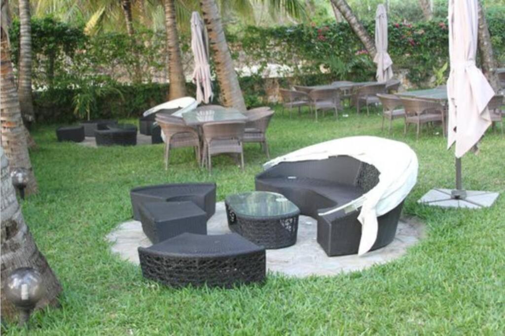 Cowrie Beach Haven Studio Apartment มอมบาซา ภายนอก รูปภาพ